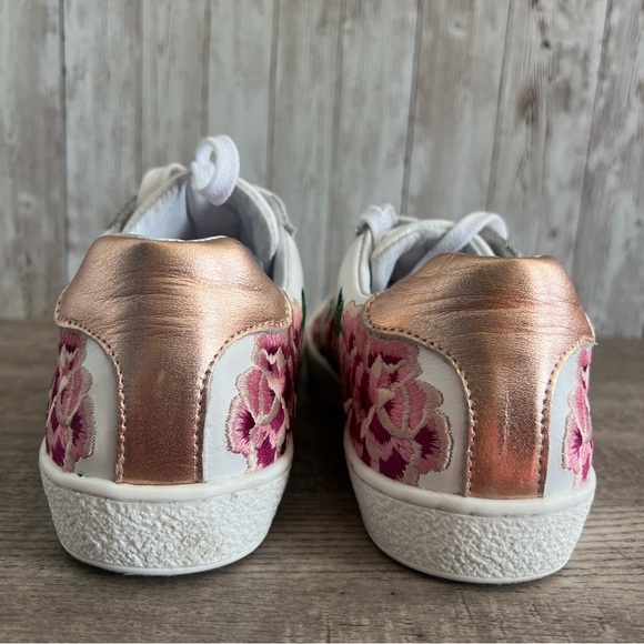 Johnny Was White Floral Embroidered Low Top Sneakers Cottage Womens 6-6.5 - Picture 4 of 6